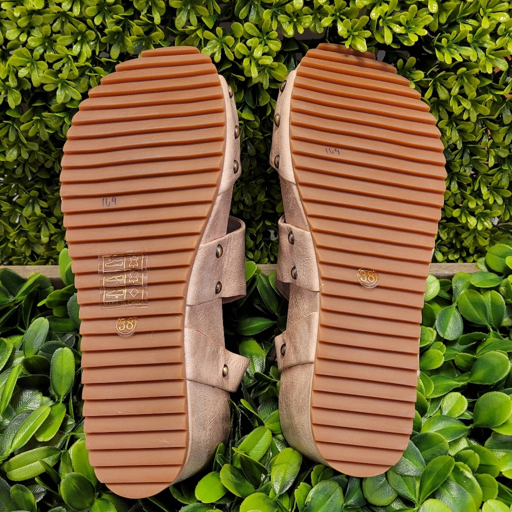 *Final Price* Antelope Sandals - image 5